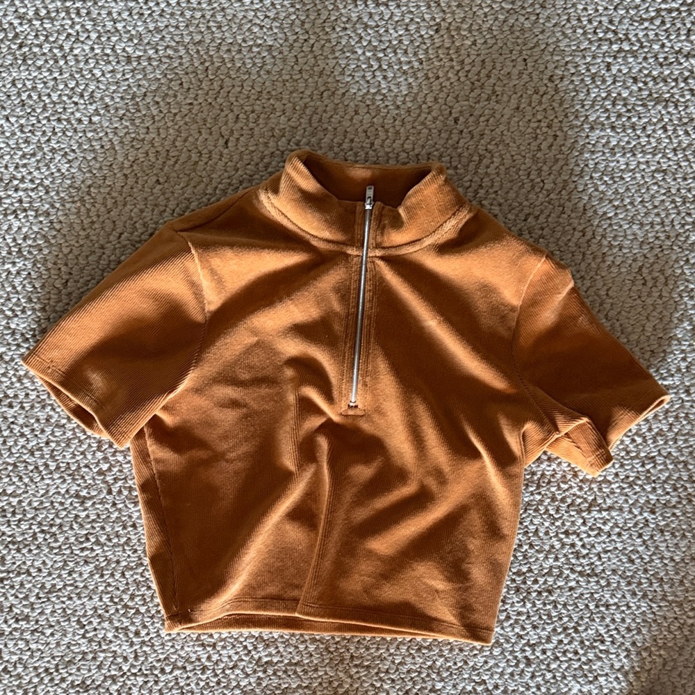 ALO Yoga Zip-Up Crop Top - Picture 4 of 5